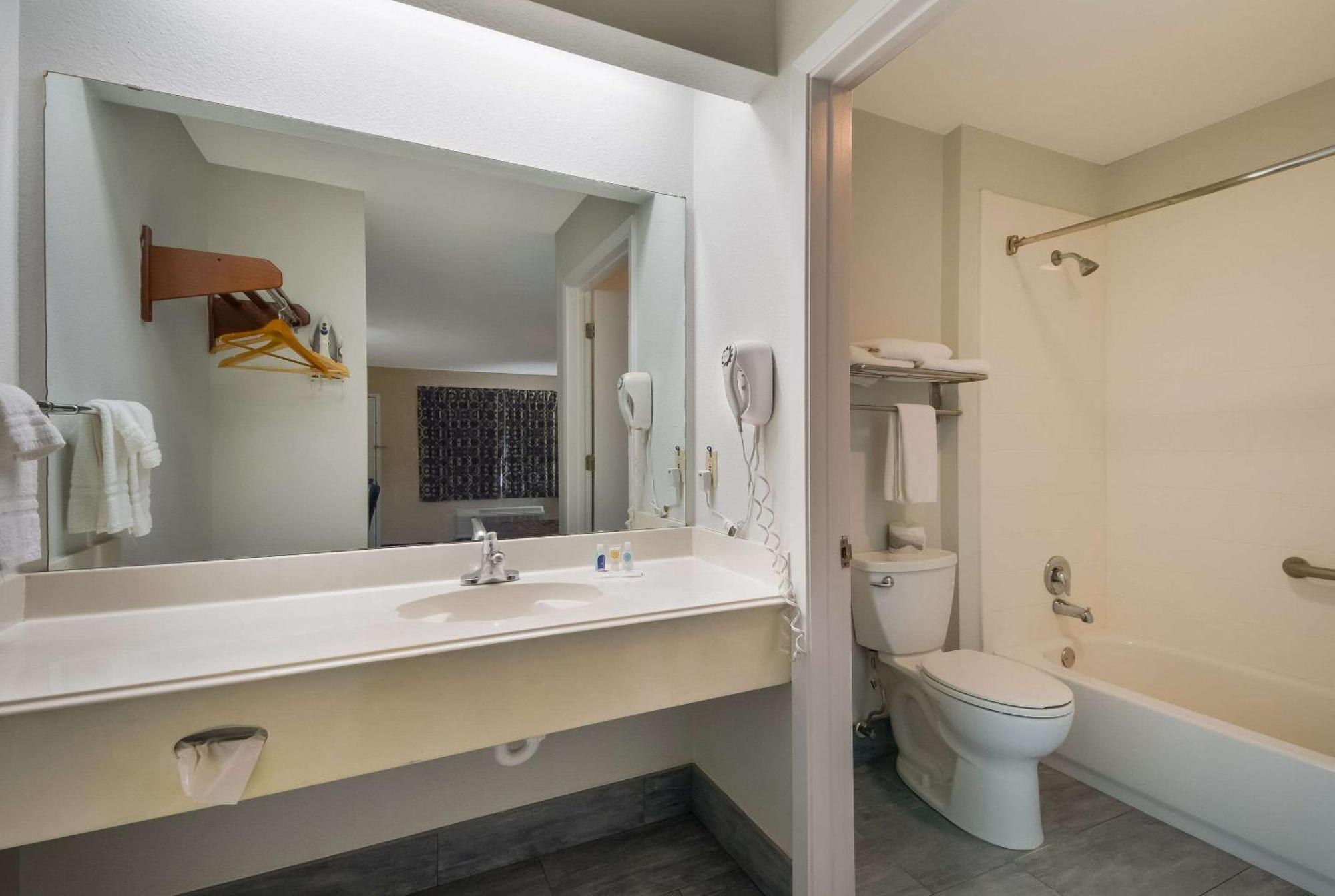 קורפוס כריסטי Rodeway Inn & Suites מראה חיצוני תמונה