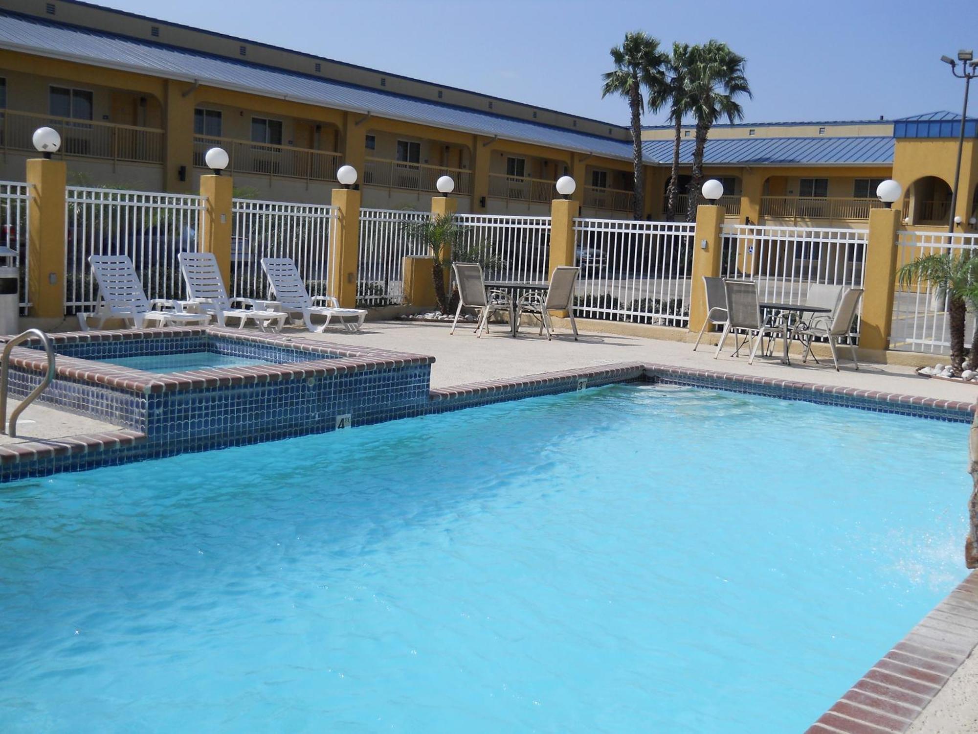 קורפוס כריסטי Rodeway Inn & Suites מראה חיצוני תמונה